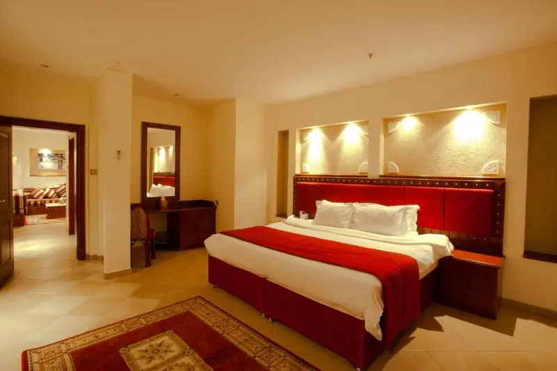 Al Liwan Suites hotel interior