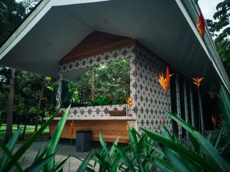 Arenal Backpackers Resort hotel interior