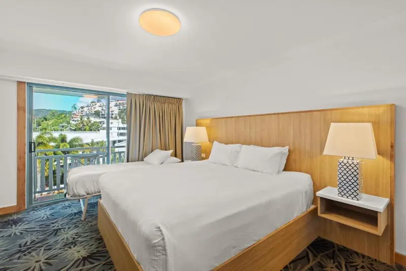 Base Backpackers Airlie Beach hotel interior