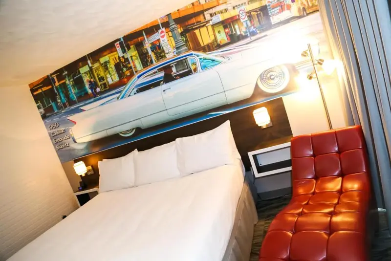 Cadillac Motel hotel interior