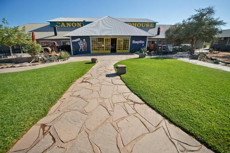 Canyon Roadhouse hotel in Hobas