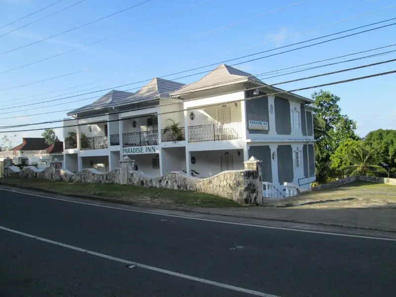 Caribbean Paradise Inn hotel in Grace Bay