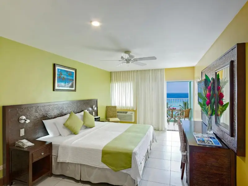 Christ ChurchのHastingsにあるCoconut Court Beach Hotelの屋内