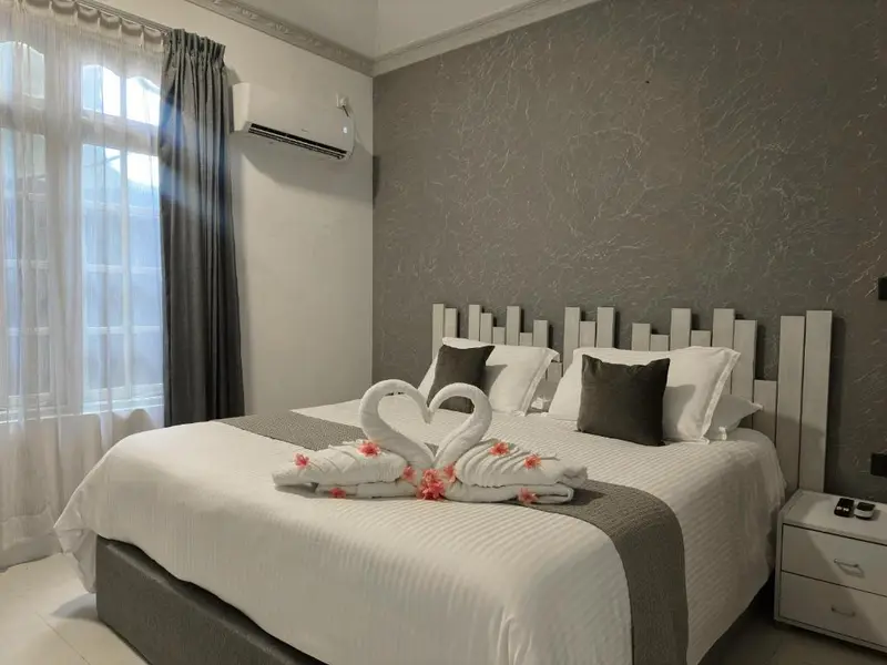 Dharavandhoo Inn hotel interior