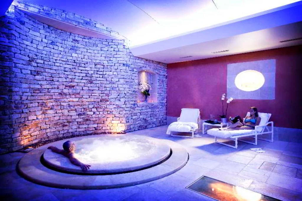 Auberge de Cassagne and Spa hotel in Le Pontet