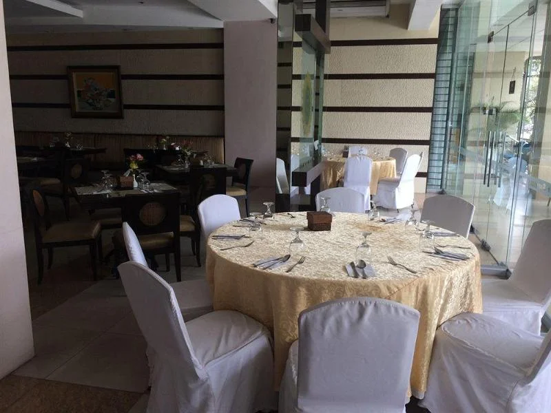 Baguio Burnham Suites hotel in Baguio