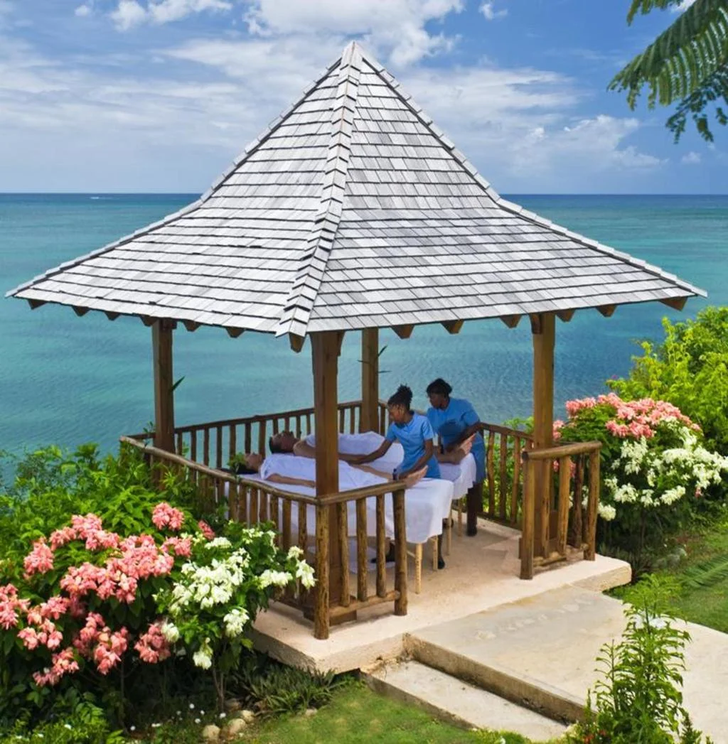 Calibishie Cove hotel in Calibishie