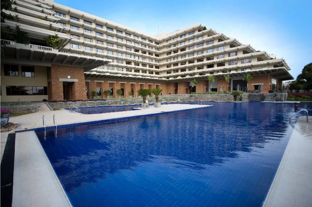 Cinnamon Lakeside Colombo hotel in Colombo