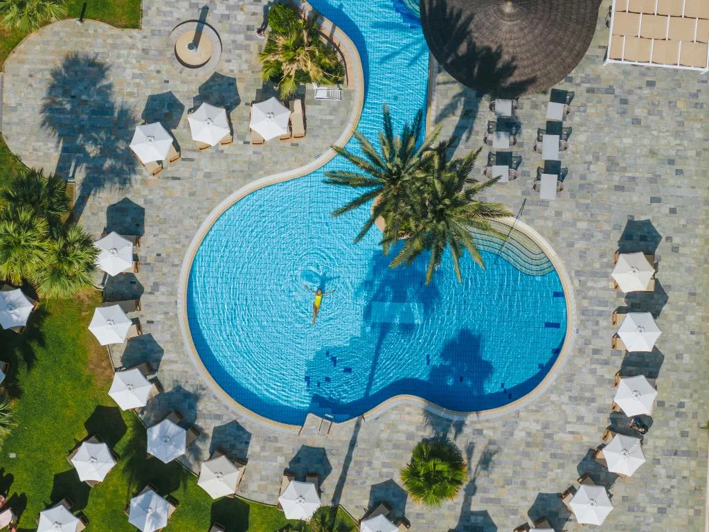 Golden Bay Beach Hotel hotel in Larnaca
