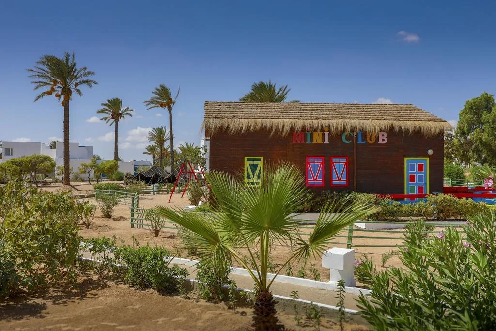 Hari Club Beach Resort hotel in Aghir