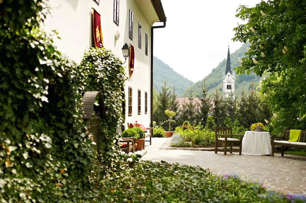 Hotel Kendov Dvorec hotel in Spodnja Idrija