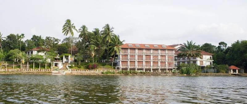 Mahaweli Reach Hotel hotel in Kandy