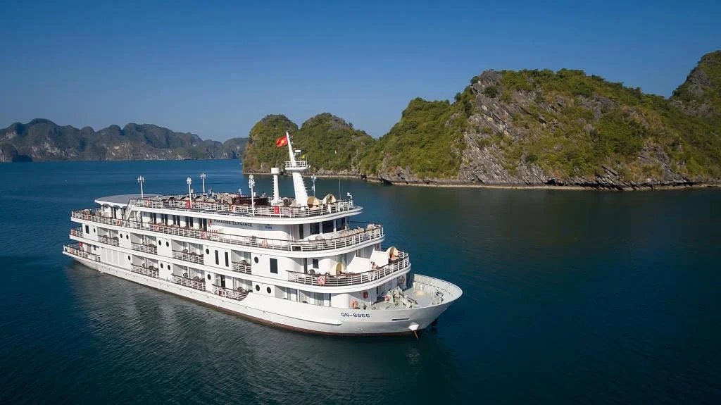 Paradise Elegance Cruise hotel in Ha Long Bay