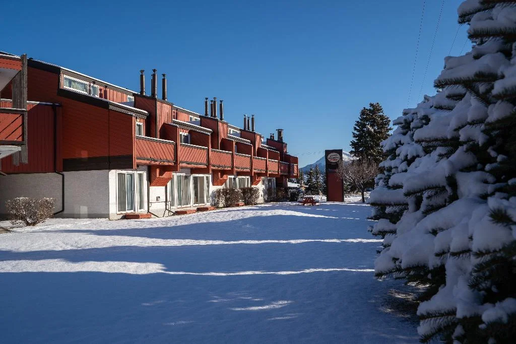 Rocky Mountain Ski Lodge hotel in Canmore