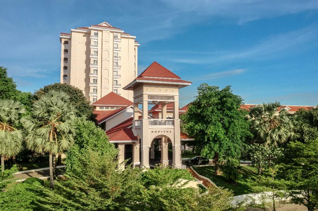 Sofitel Phnom Penh Phokeethra hotel in Phnom Penh