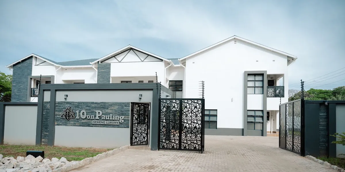 10 on Pauling Hotel, Bulawayo exterior view