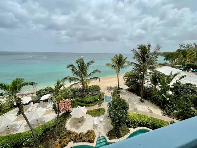 2B Penthouse with Sea Views & Staff, Holetown exterior view
