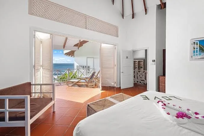 4 Bedroom, 4 bathroom Villa on the Beach, Rodney Bay exterior view