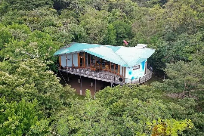 A House From Out of This World!!!!, Monteverde exterior view