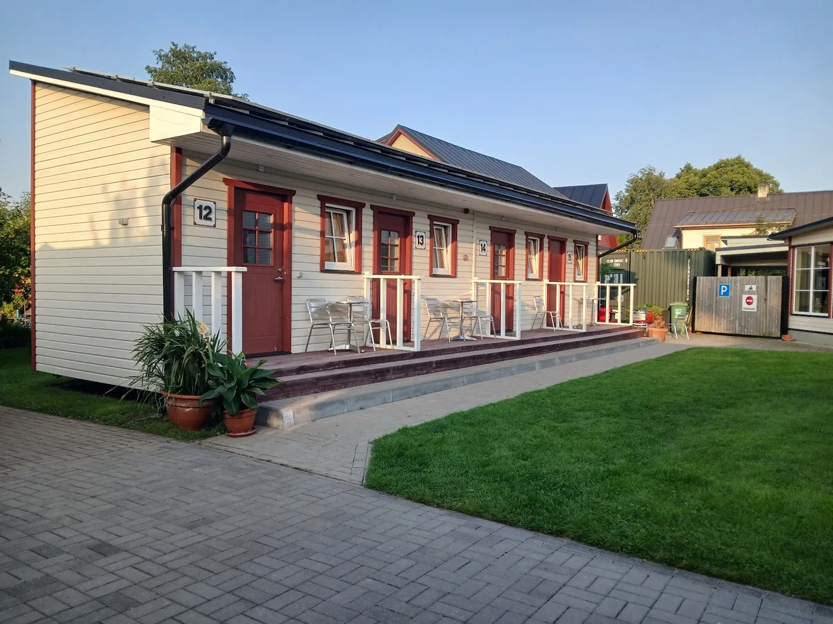 Aleksandri Pub, Parnu exterior view