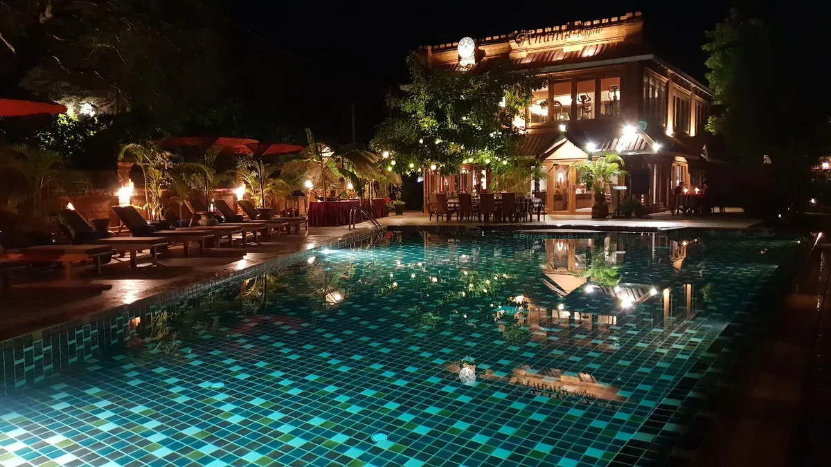 Ananta Bagan, Bagan exterior view