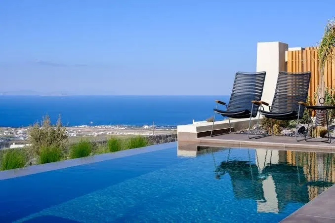 Apikia Santorini, Santorini exterior view