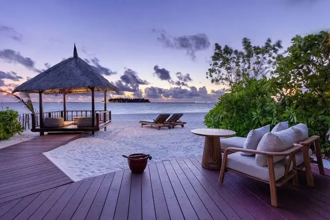 Banyan Tree Vabbinfaru, North Male Atoll exterior view