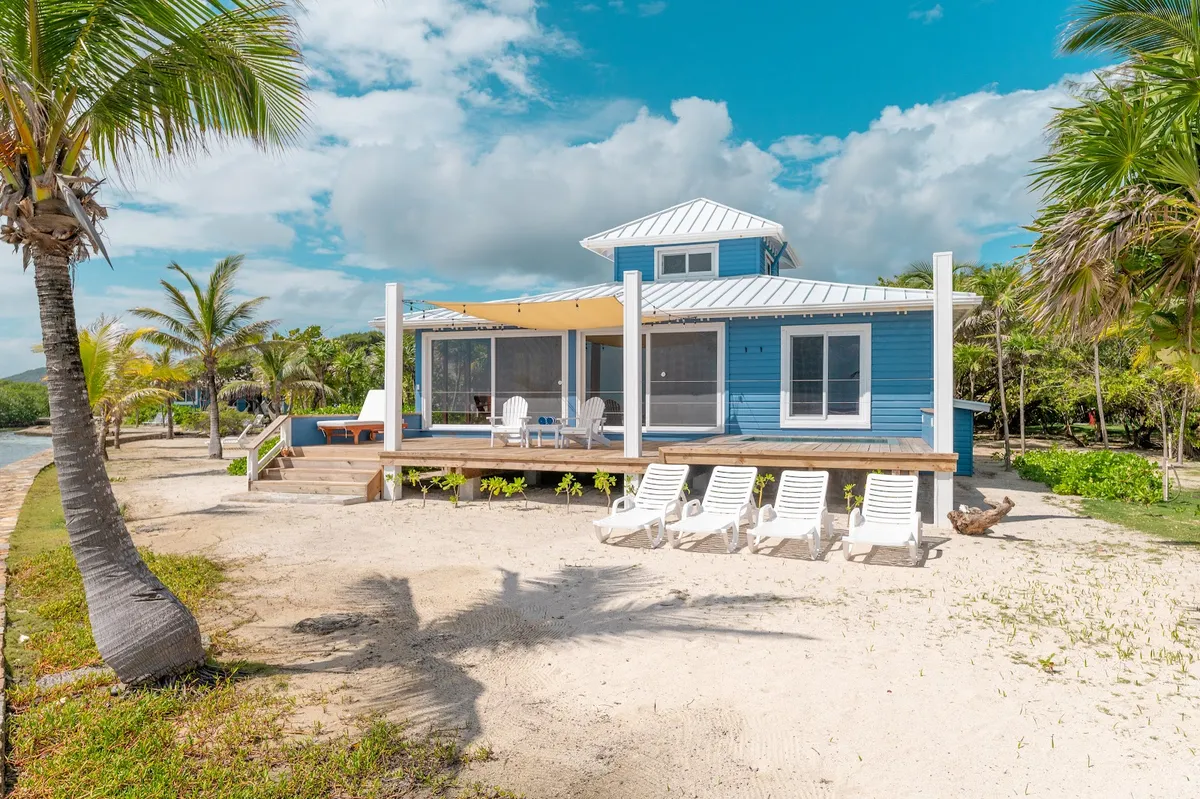 Barefoot Cay Resort, Roatan exterior view