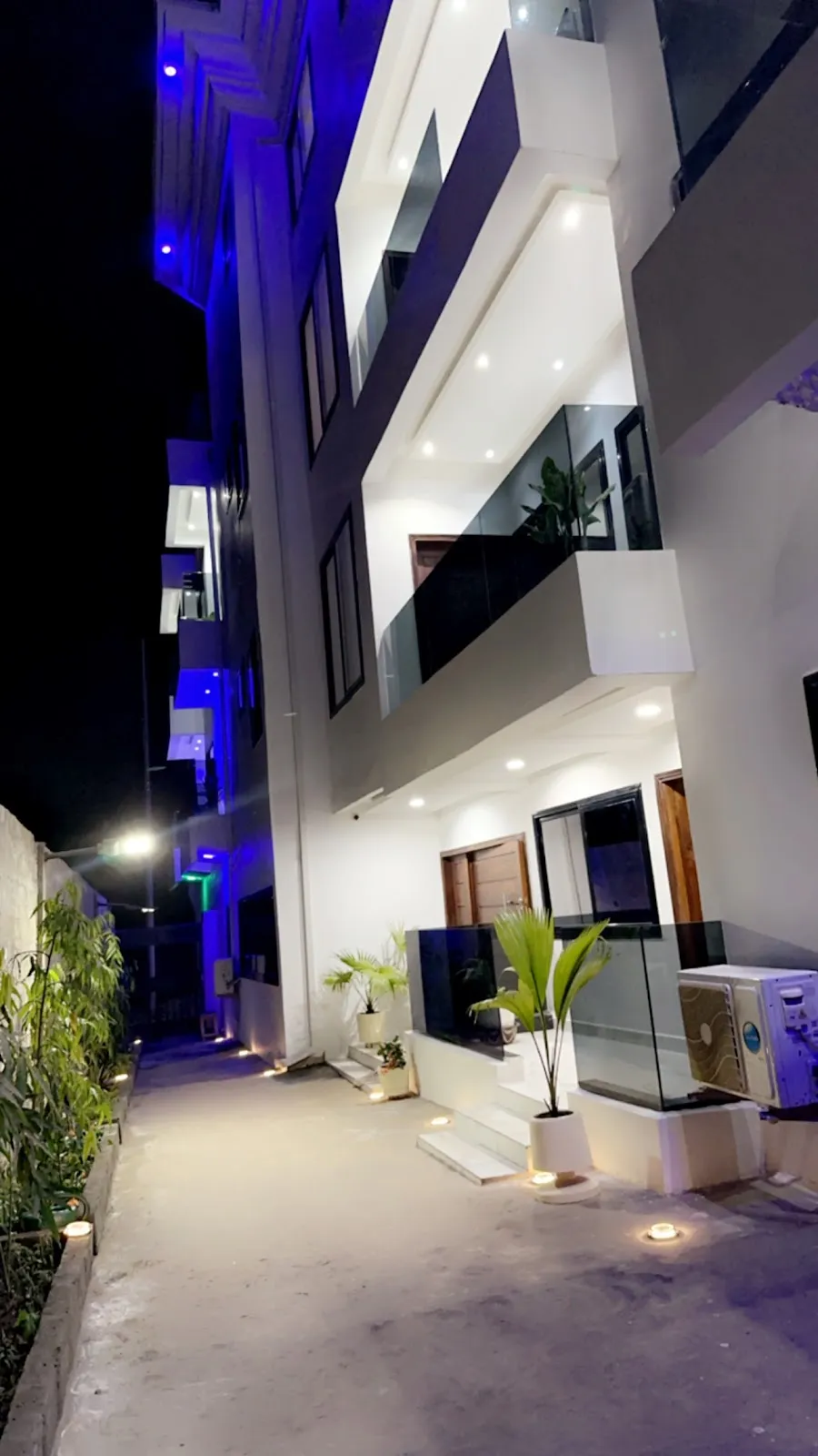 Bash Luxury Apartments, Tokeh exterior view