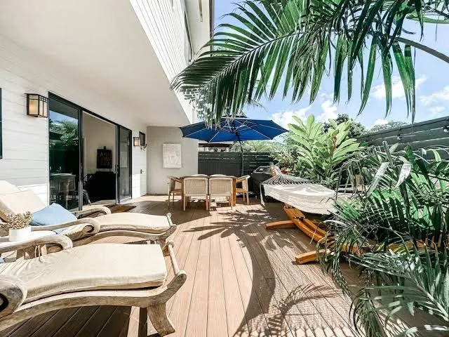 Best Kapalua Location w / 3 bedrooms, hot tub, lanai w / 2 car garage @ Napili Bay, Maui exterior view