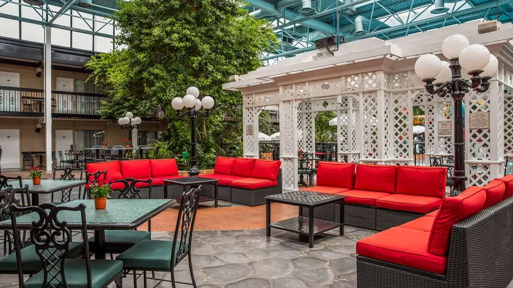 Best Western Plus Cairn Croft Hotel, Niagara Falls exterior view