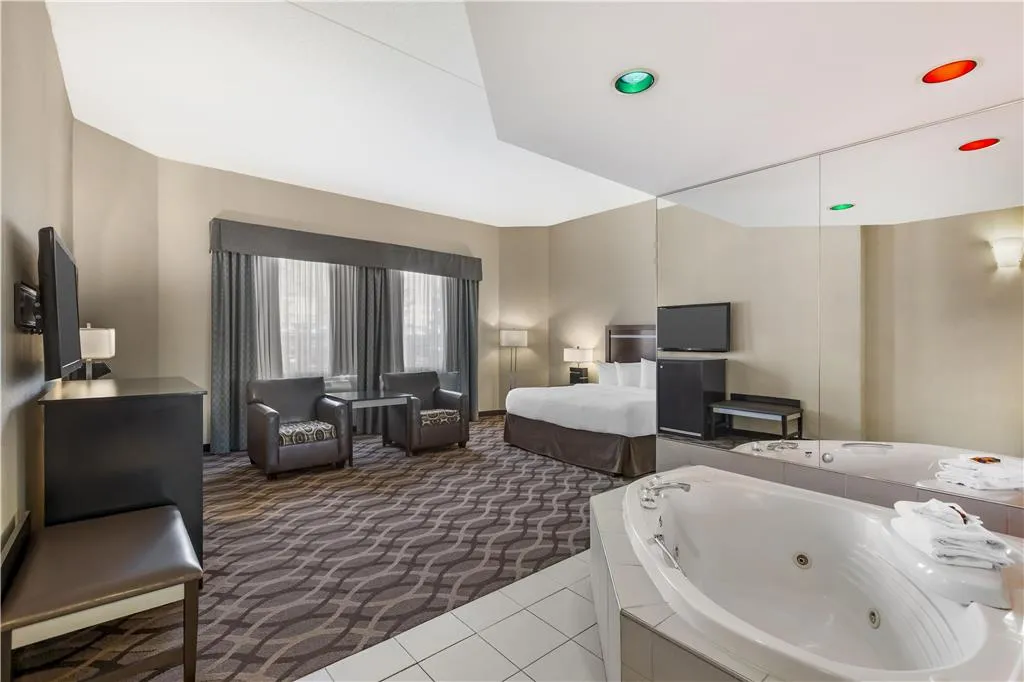 Best Western Plus Travel Hotel Toronto Airport, Toronto exterior view