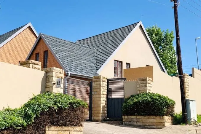 Blue Crane Guesthouse - Deluxe Double or Twin Room, Maseru exterior view