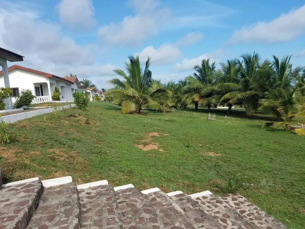 Brenu Beach Lodge, Elmina exterior view