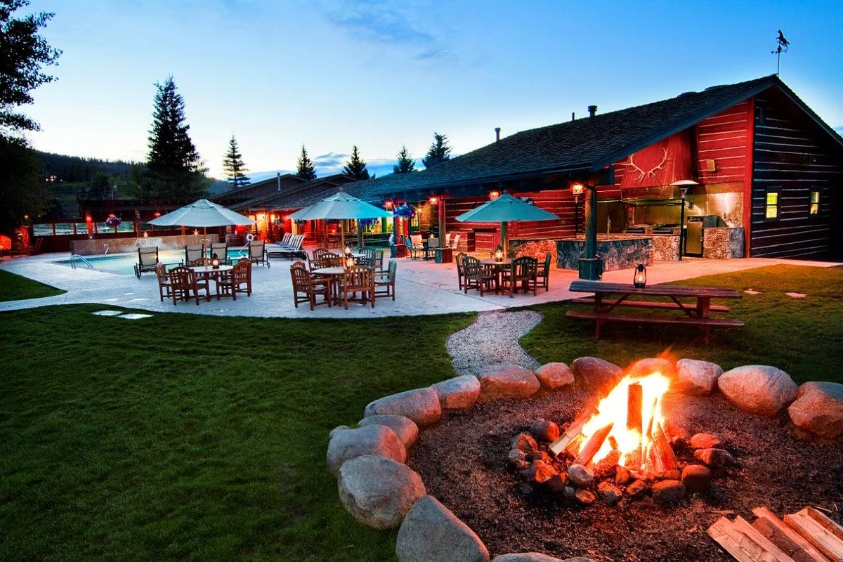 C Lazy U Ranch, Lope exterior view