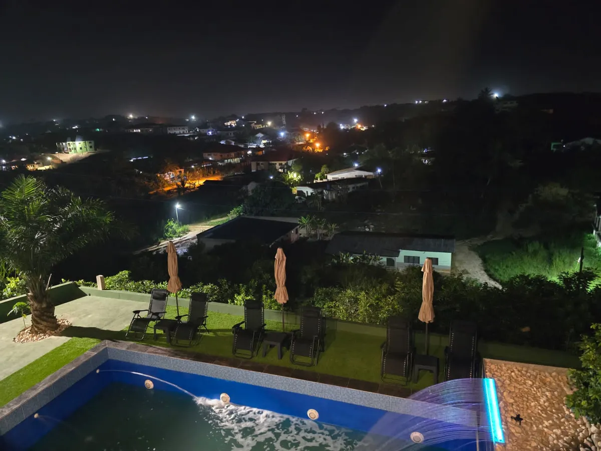 Cape Coast Travellers' Inn, Cape Coast exterior view