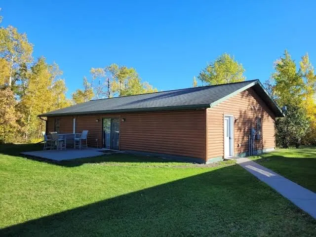 Charming 3-bedroom log home with sauna only 5 miles from Roseau., Roseau exterior view