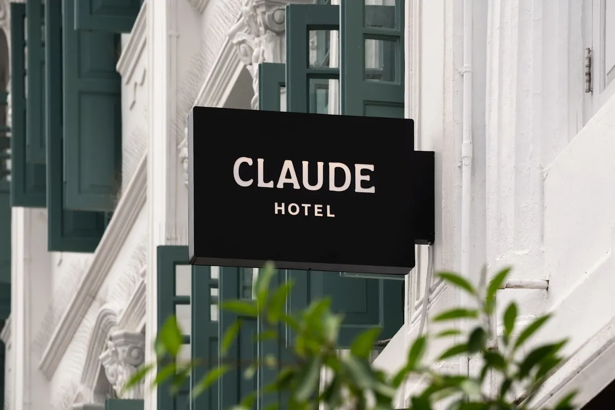 Claude Hotel, Chinatown exterior view