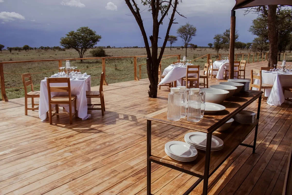 Conserve Safari Serengeti, Serengeti exterior view