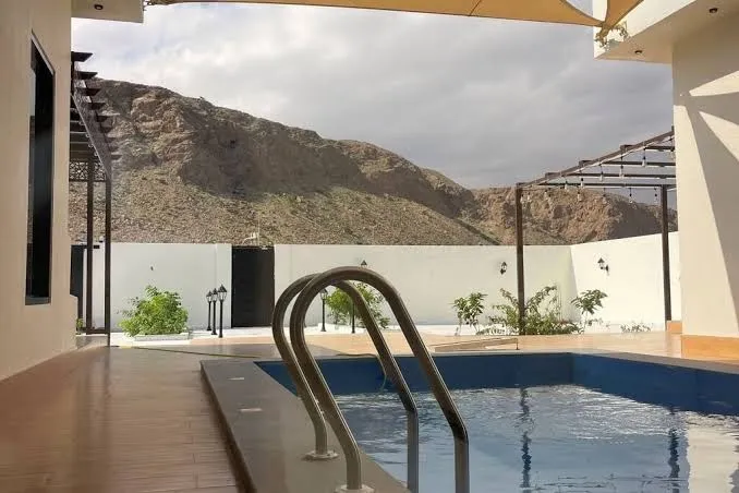 Cozy 2-bedroom chalet in beautiful Sur with AC, WiFi, Sur exterior view