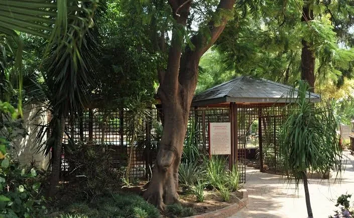 Cresta Thapama, Francistown exterior view