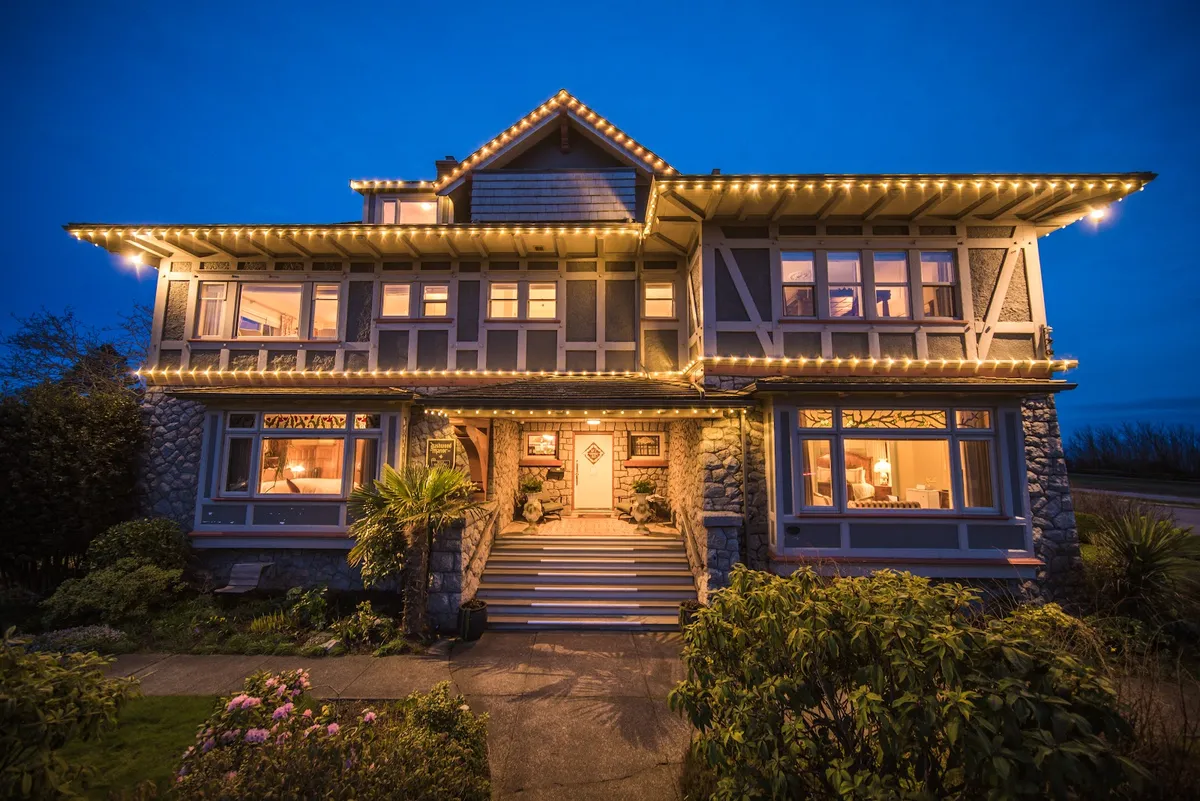 Dashwood Manor Seaside Bed & Breakfast, Victoria exterior view