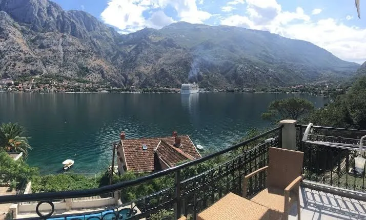 DekaderonLux Apartments, Kotor exterior view