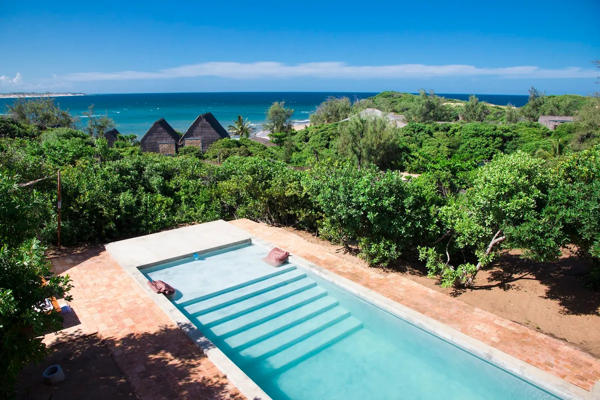 Duna Sonambula, Tofo Beach exterior view