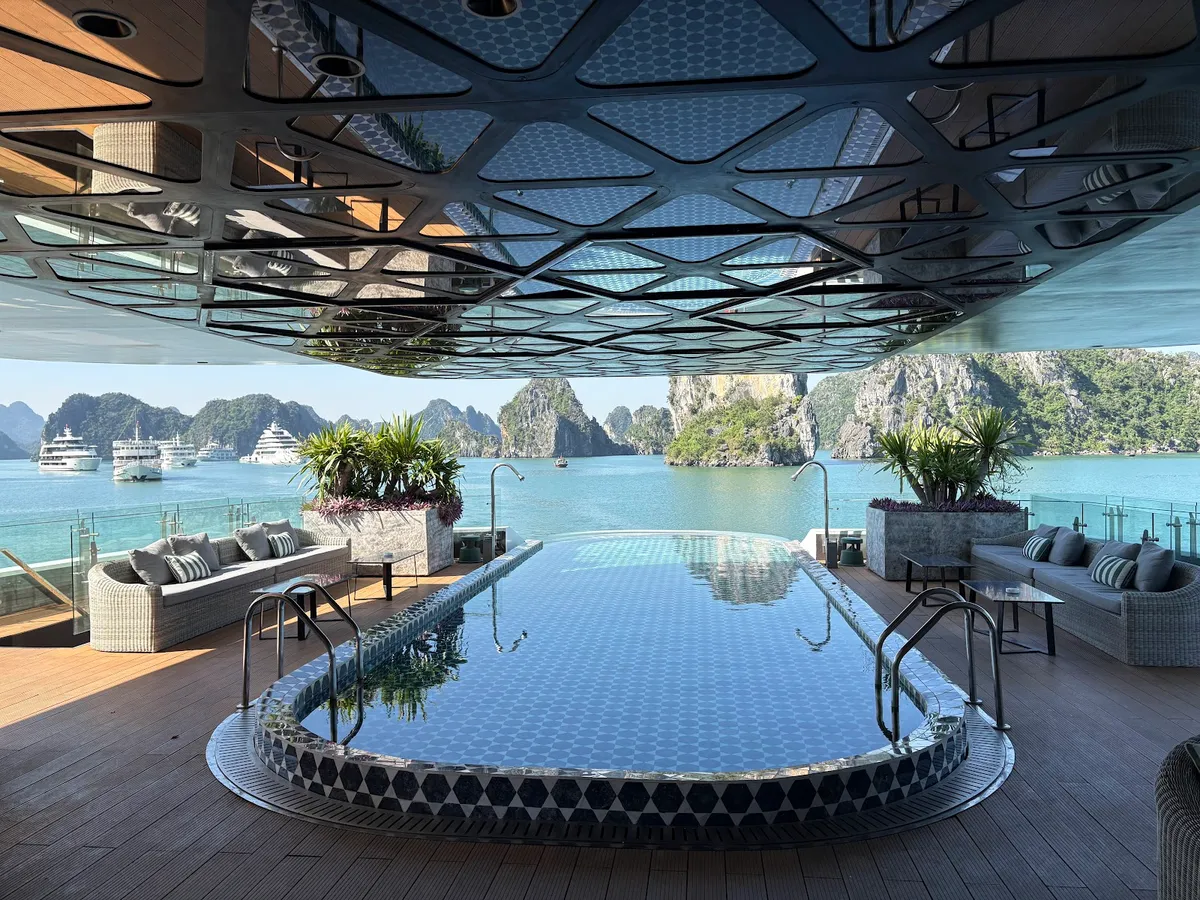 Elite of the Seas Cruise Halong bay, Ha Long Bay exterior view
