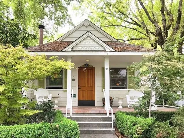 Escape to Wine County in your independant Cottage in Downtown Calistoga, Napa Valley exterior view