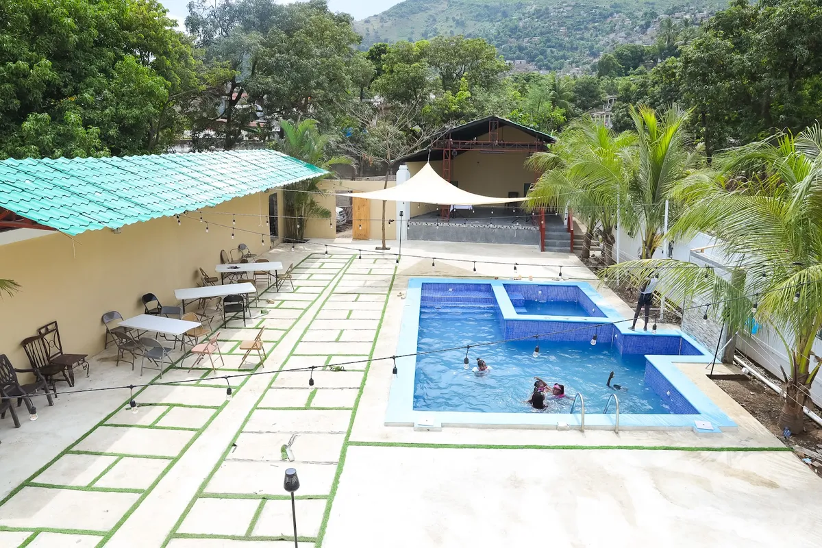 Etoile DU Nord, Cap Haitien exterior view