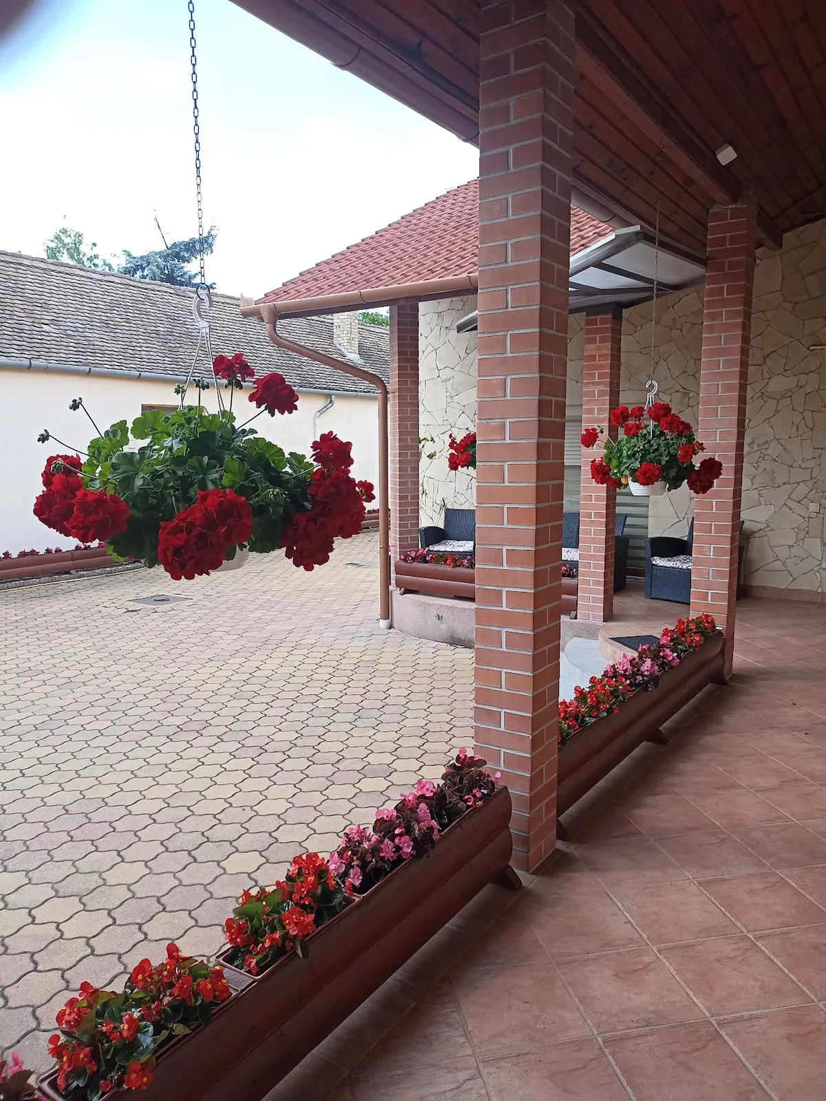 Euro Panzio, Debrecen exterior view