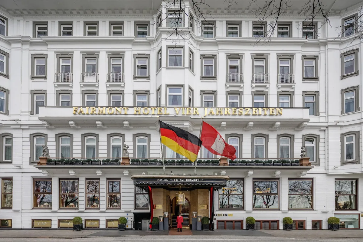Fairmont Hotel Vier Jahreszeiten, Hamburg exterior view