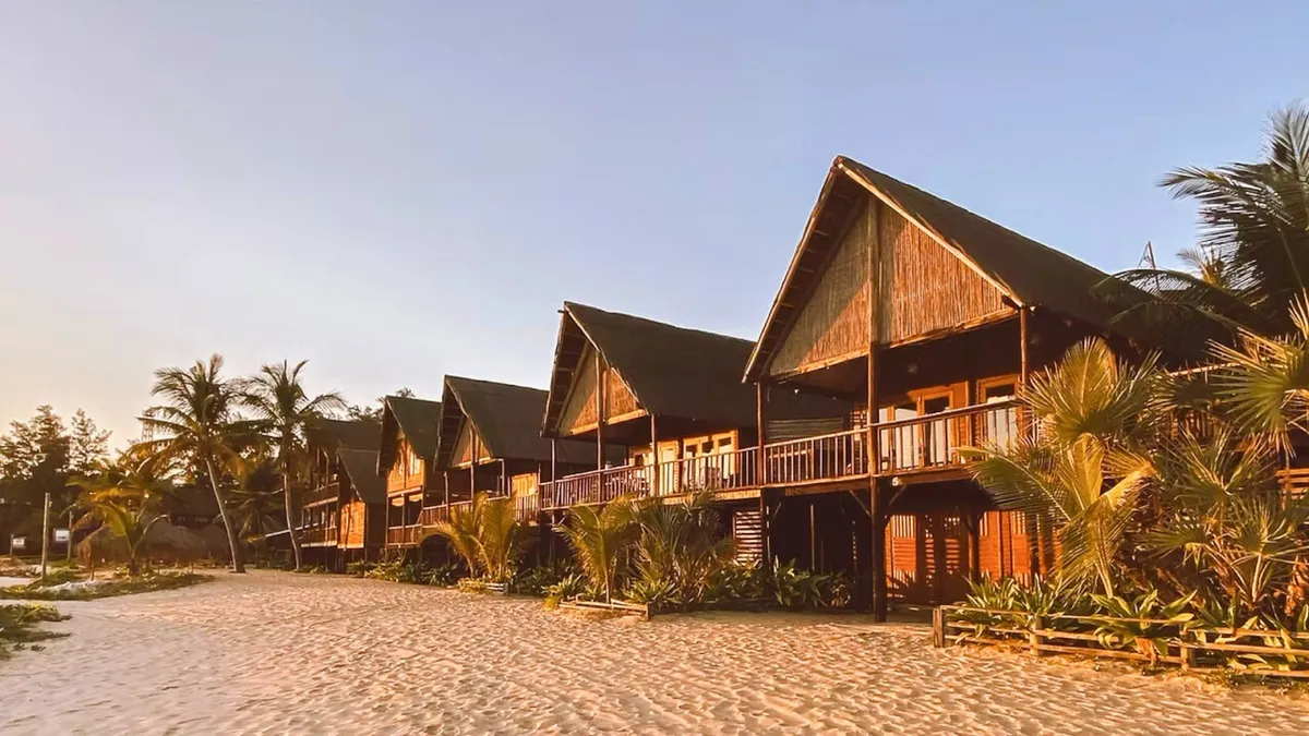 Farol da Barra - Mozambique, Inhambane exterior view